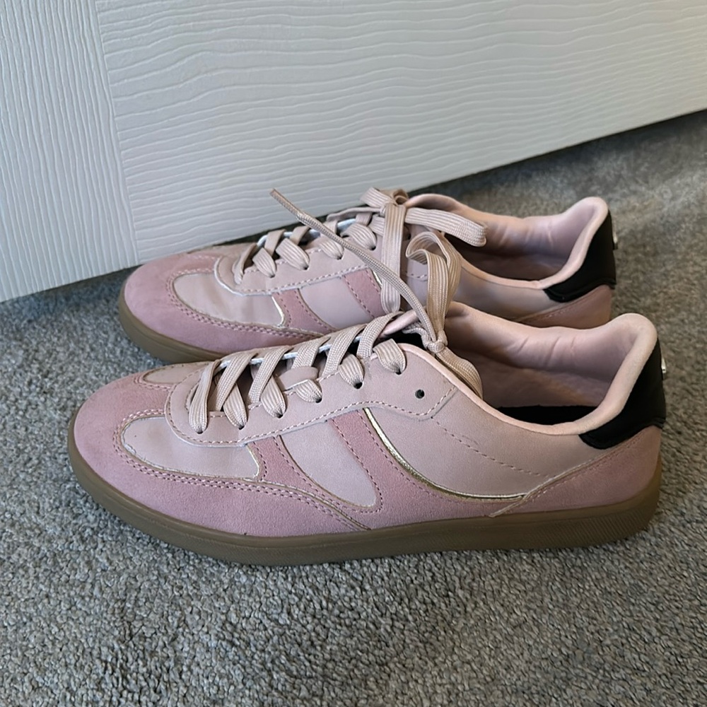 Strativarious pink sneakers